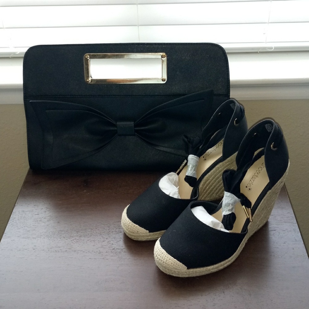 🎊🎉2/ $30 Beautiful black never worn wedges🎊🎉
